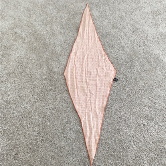 Gucci silk scarf 🧣 - Picture 8 of 11